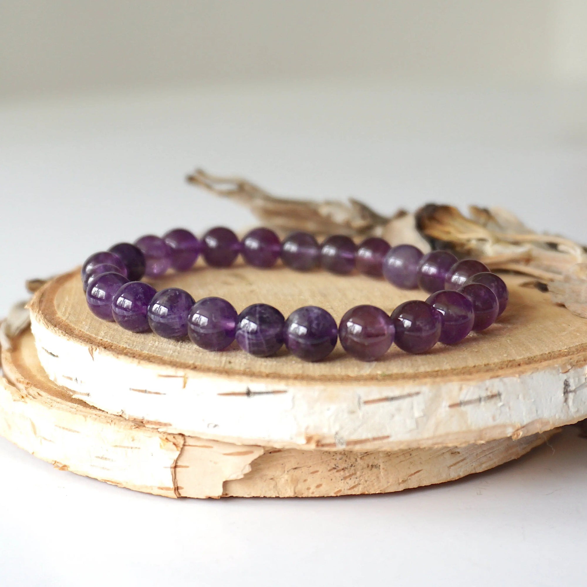 Side view of amethyst beaded stretch bracelet, natural 8mm amethyst beads
