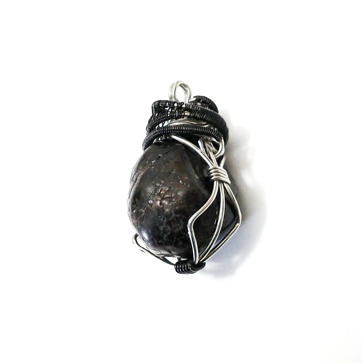 Side view of a men’s wire wrapped garnet pendant showing the mixed tin plated and black copper wire wrapping