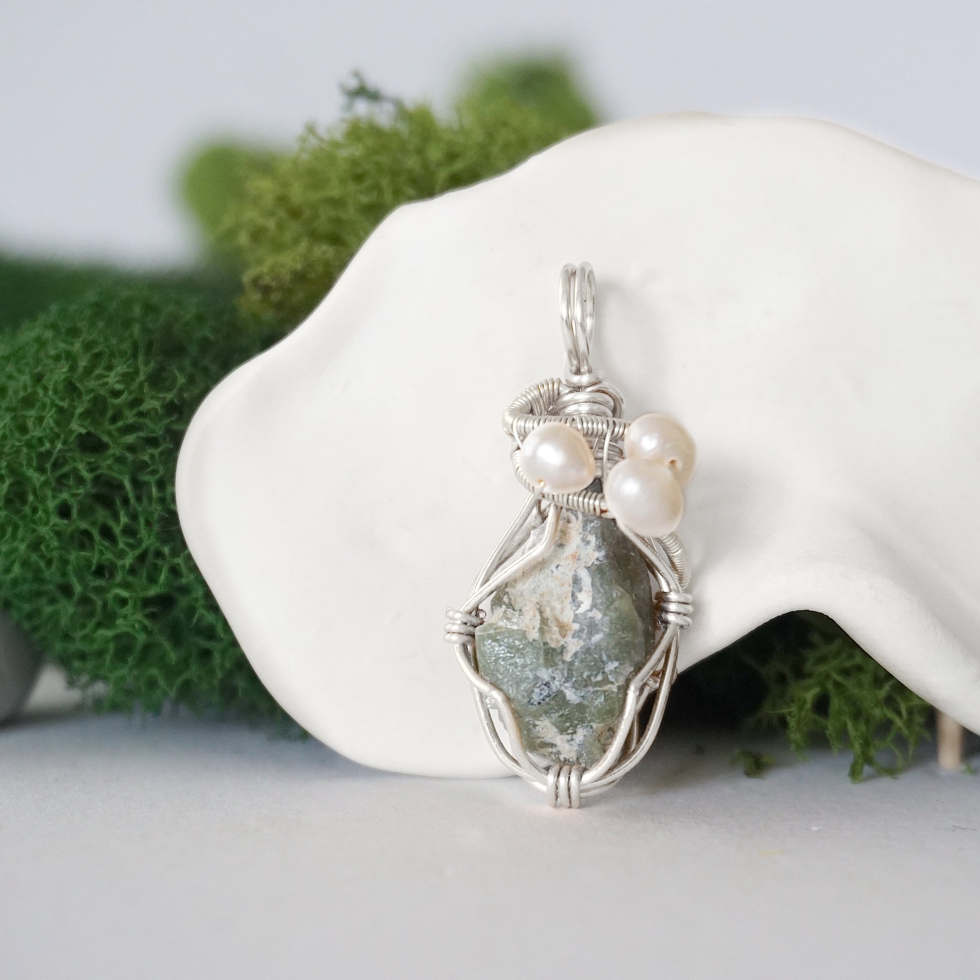 Detailed front view of silver wire wrapped peridot and freshwater pearl pendant, unique artisan necklace