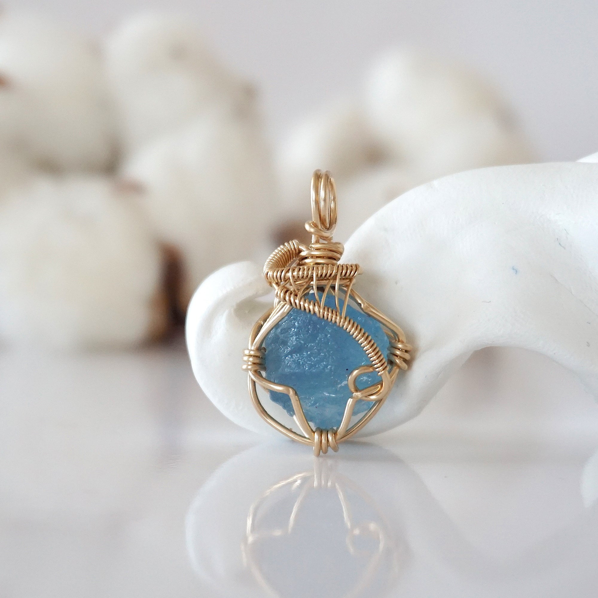 Detailed front view of raw aquamarine pendant in 14k gold filled. Unique wire wrapped March birthstone jewelry by Designs by Nature Gems.